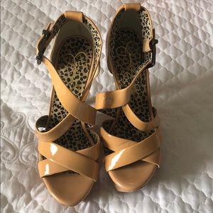 Stylish ladies nude heel